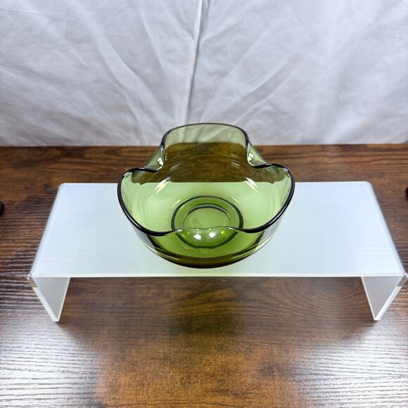 Vintage Mid-Century Modern Green Glass Bowl – Ruffled Edge, Retro Art Glass - Picture 2 of 6